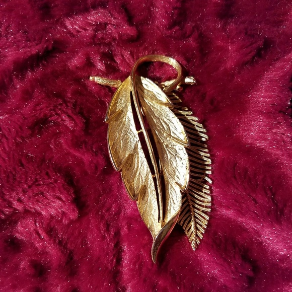 LISNER VINTAGE 1970's GOLD LEAF BROOCH! - Picture 4 of 8